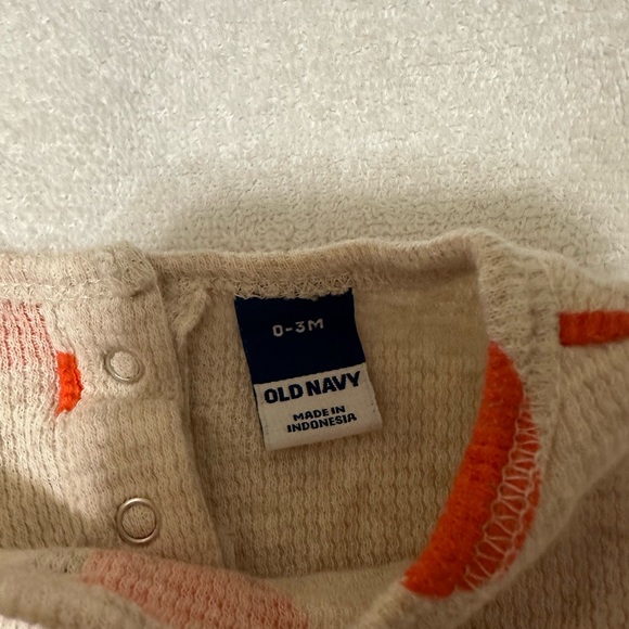 Old Navy baby Valentine's Day outfit long sleeve onesie size 0-3 months - Picture 3 of 8